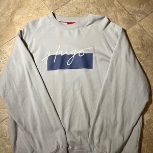 HUGO Light Gray Crewneck Sweater with Blue Accent